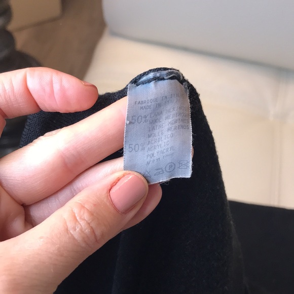 Black merino 100% sweater. Fitted. - Picture 3 of 3